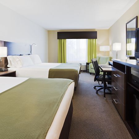 Holiday Inn Express And Suites Tampa I-75 At Bruce B. Downs By Ihg Екстериор снимка