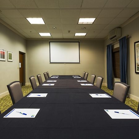 Holiday Inn Express And Suites Tampa I-75 At Bruce B. Downs By Ihg Екстериор снимка