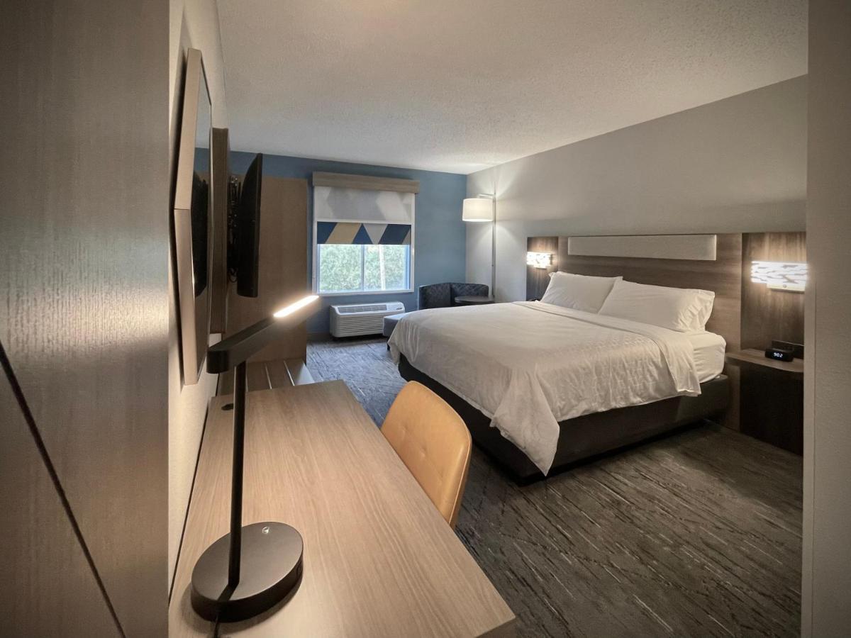 Holiday Inn Express And Suites Tampa I-75 At Bruce B. Downs By Ihg Екстериор снимка