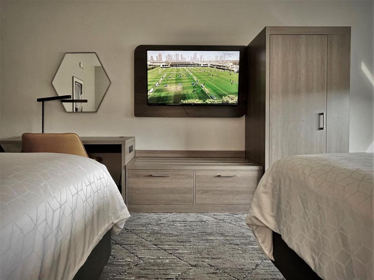 Holiday Inn Express And Suites Tampa I-75 At Bruce B. Downs By Ihg Екстериор снимка