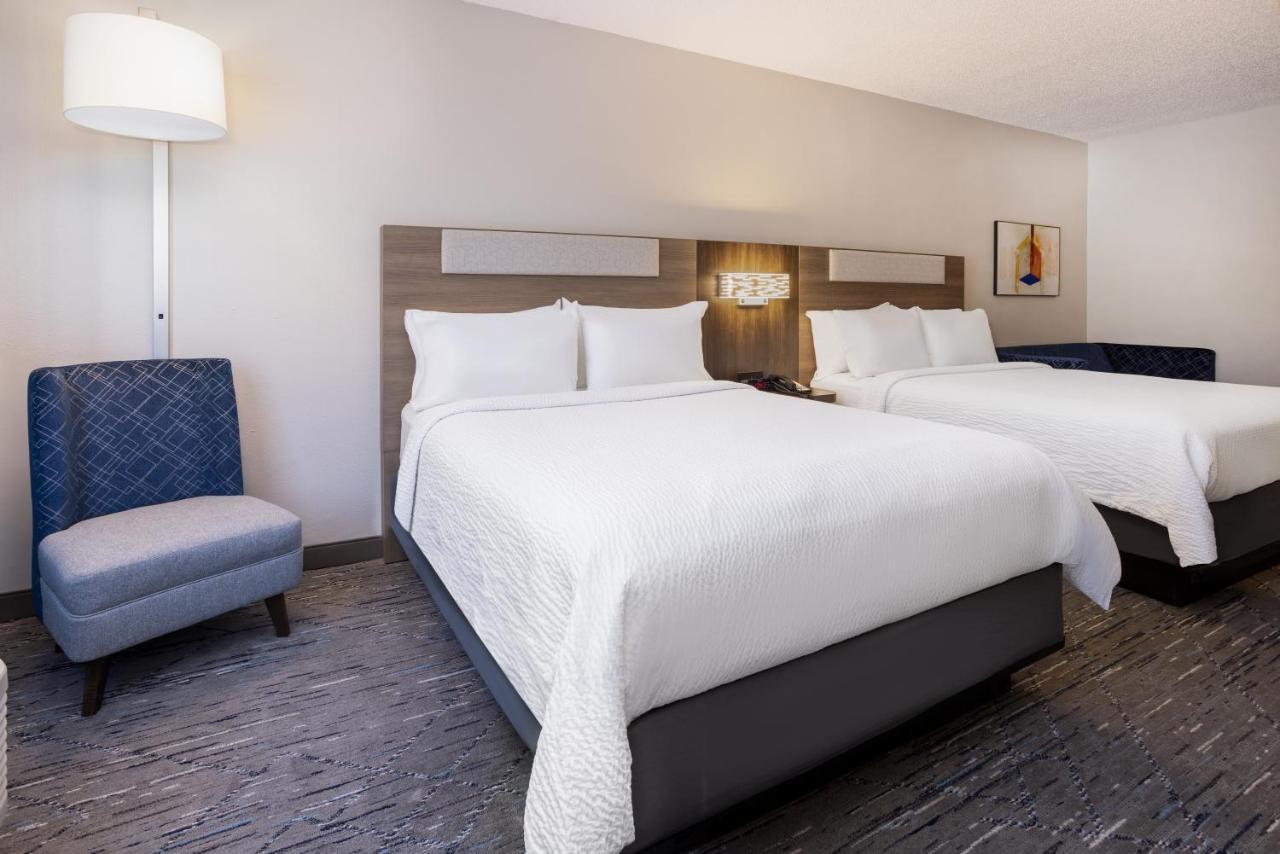 Holiday Inn Express And Suites Tampa I-75 At Bruce B. Downs By Ihg Екстериор снимка