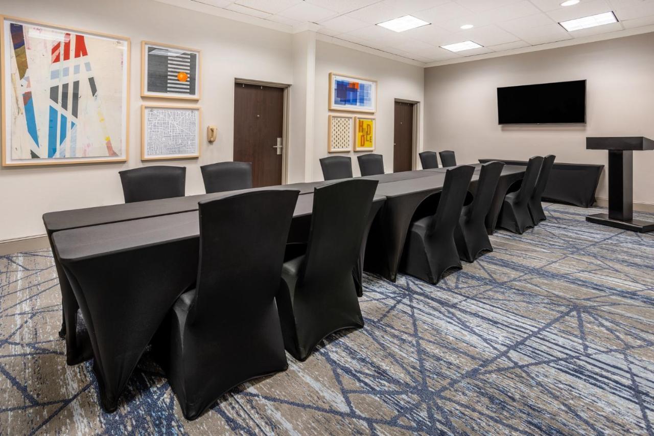 Holiday Inn Express And Suites Tampa I-75 At Bruce B. Downs By Ihg Екстериор снимка