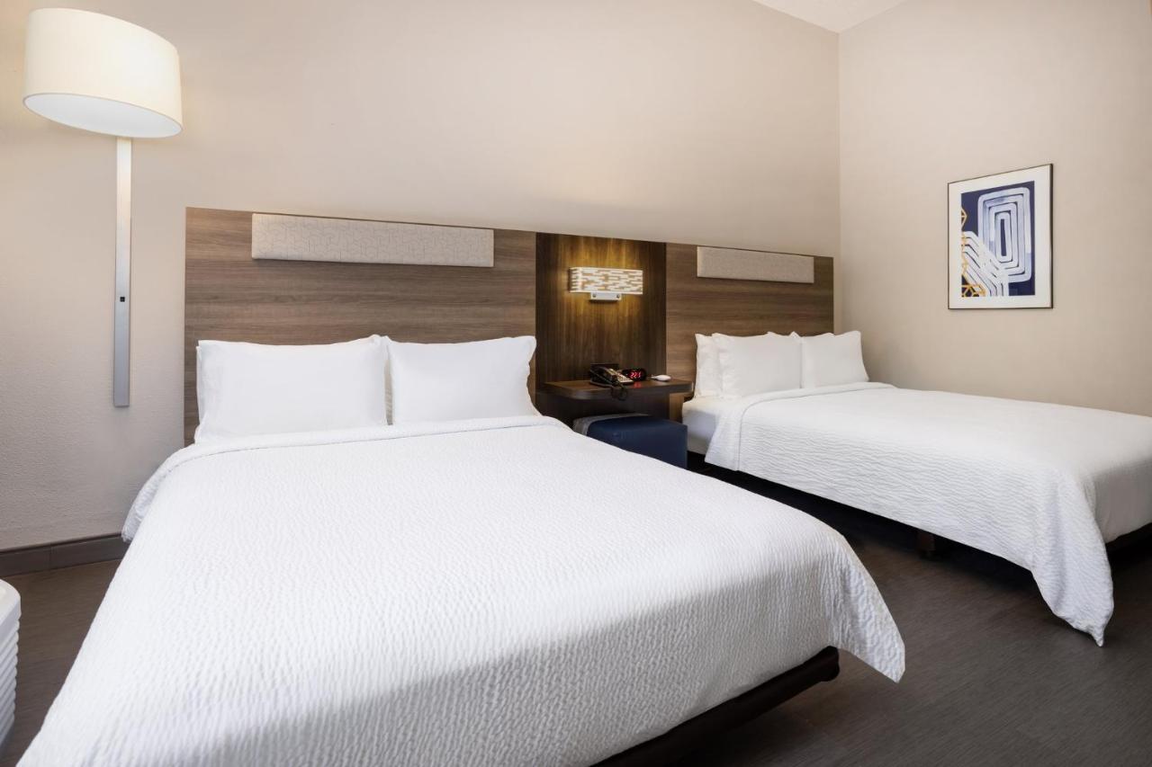 Holiday Inn Express And Suites Tampa I-75 At Bruce B. Downs By Ihg Екстериор снимка