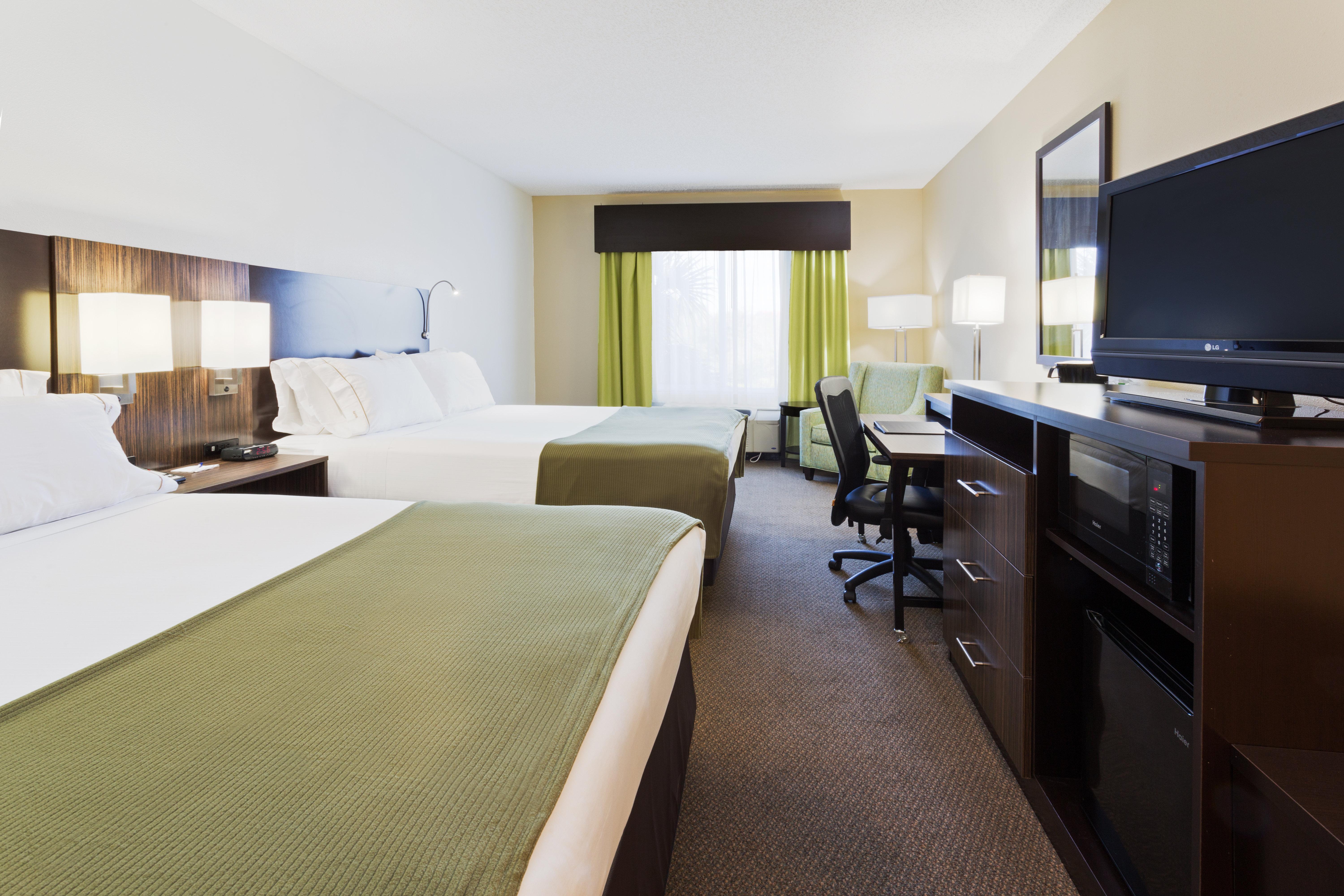 Holiday Inn Express And Suites Tampa I-75 At Bruce B. Downs By Ihg Екстериор снимка