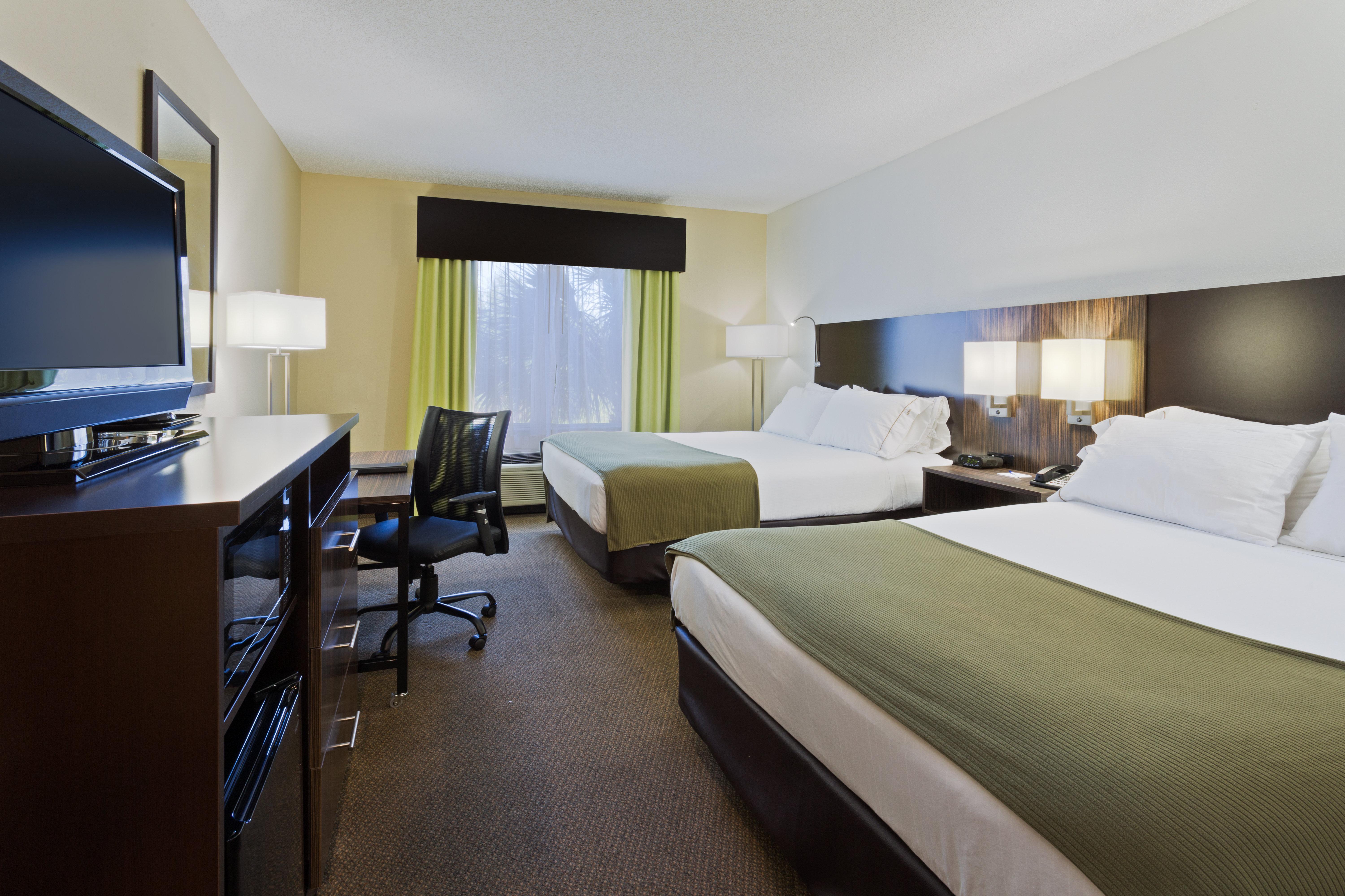 Holiday Inn Express And Suites Tampa I-75 At Bruce B. Downs By Ihg Екстериор снимка