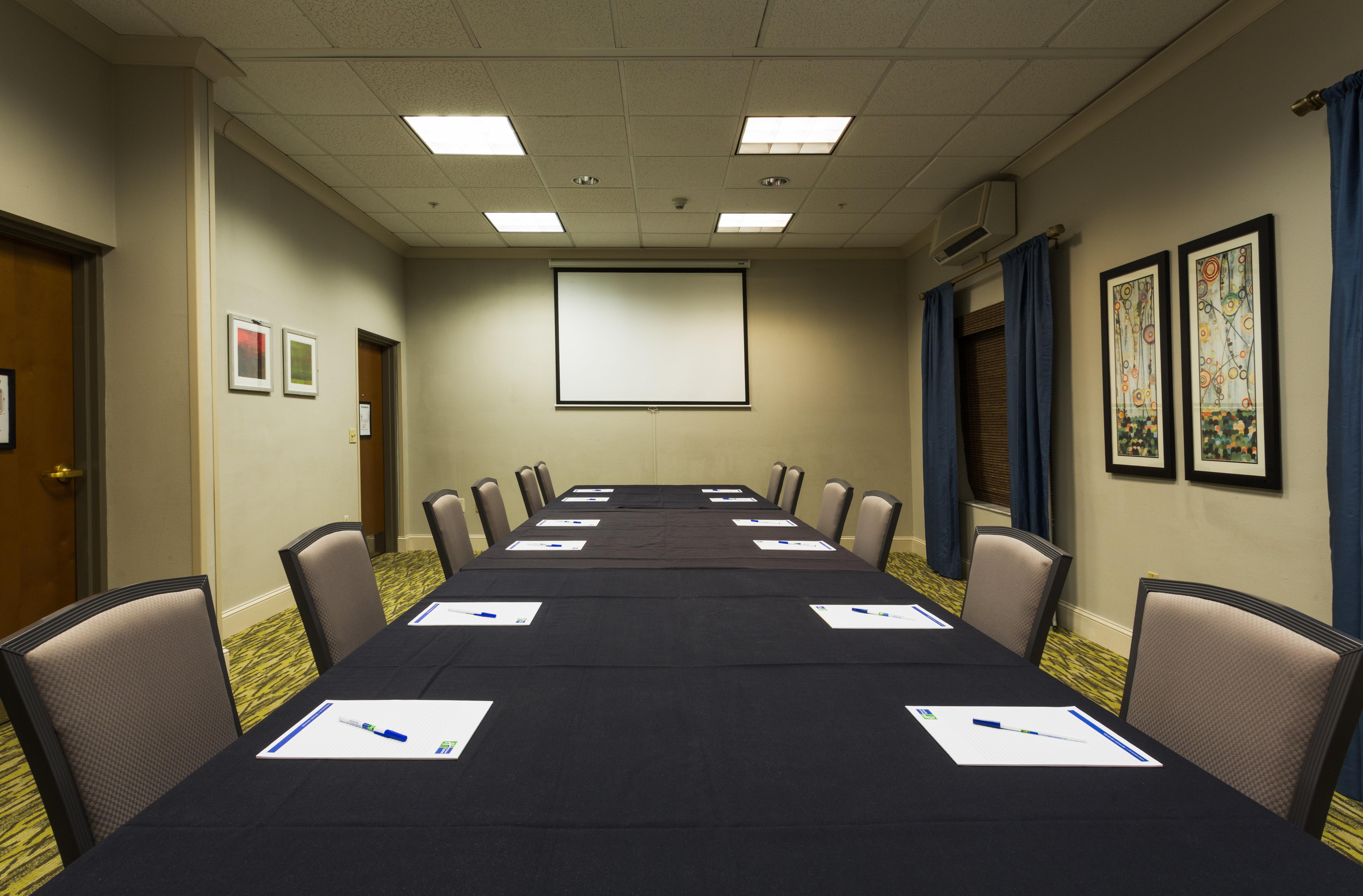 Holiday Inn Express And Suites Tampa I-75 At Bruce B. Downs By Ihg Екстериор снимка