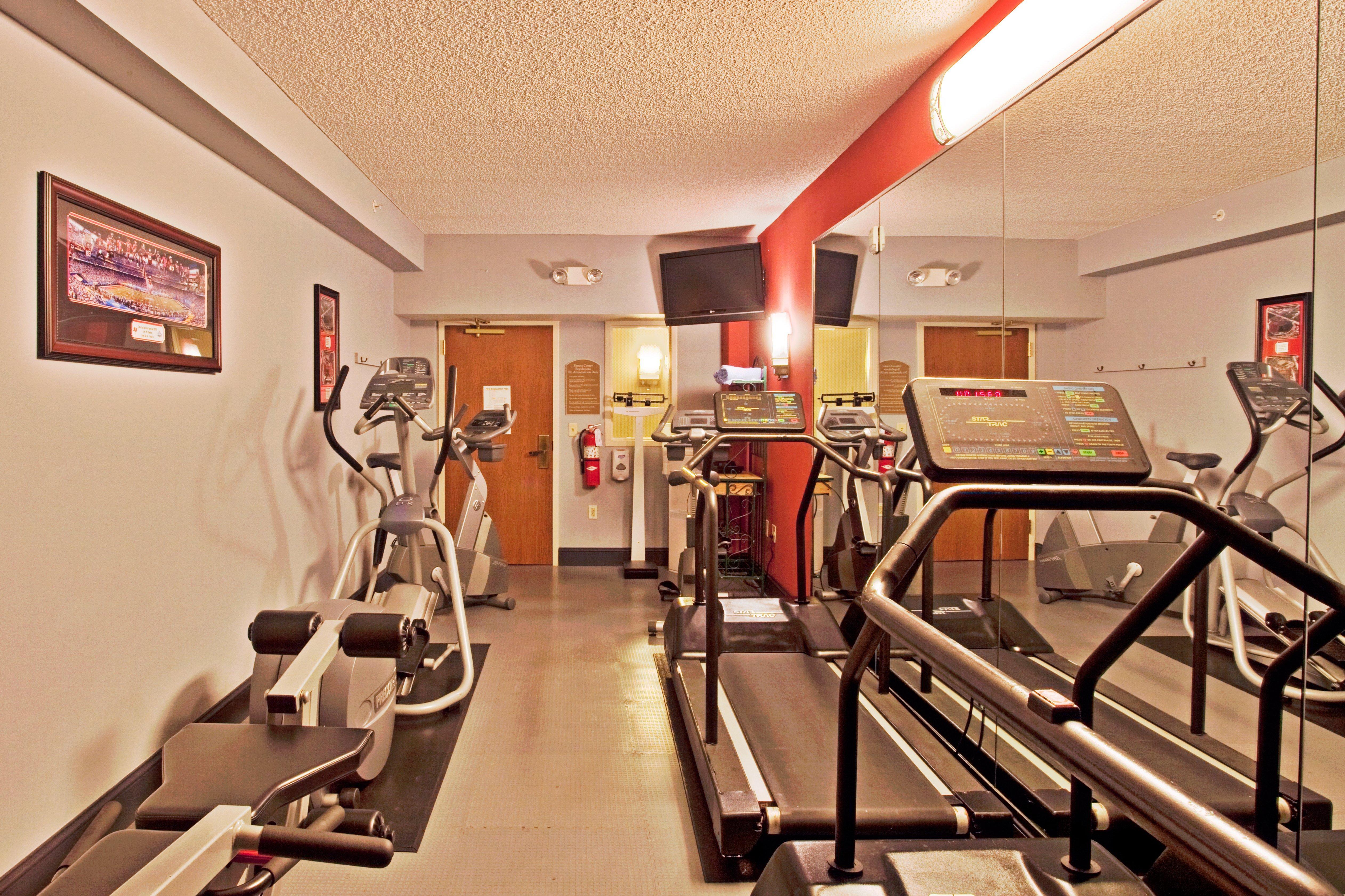 Holiday Inn Express And Suites Tampa I-75 At Bruce B. Downs By Ihg Екстериор снимка