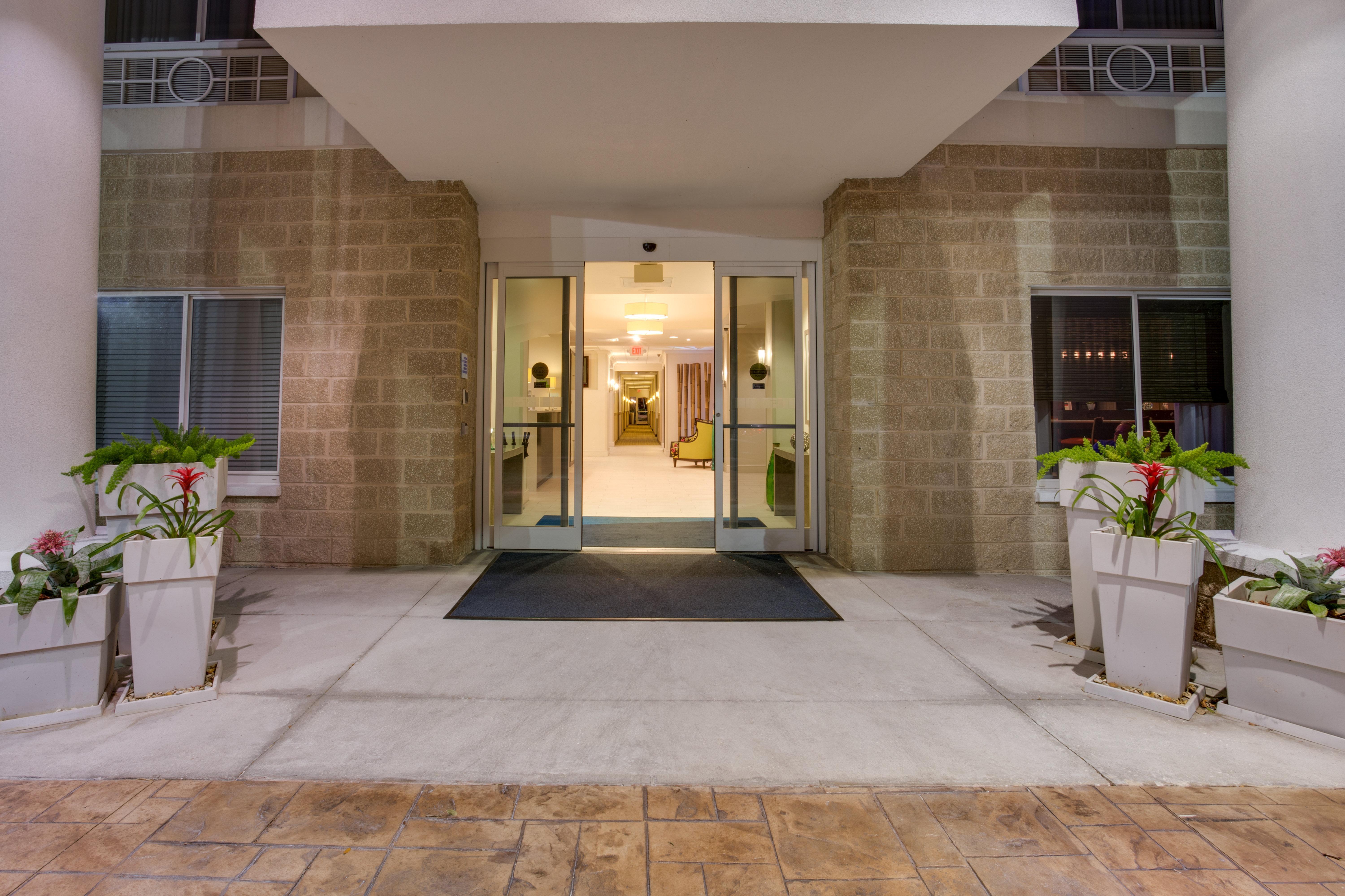 Holiday Inn Express And Suites Tampa I-75 At Bruce B. Downs By Ihg Екстериор снимка