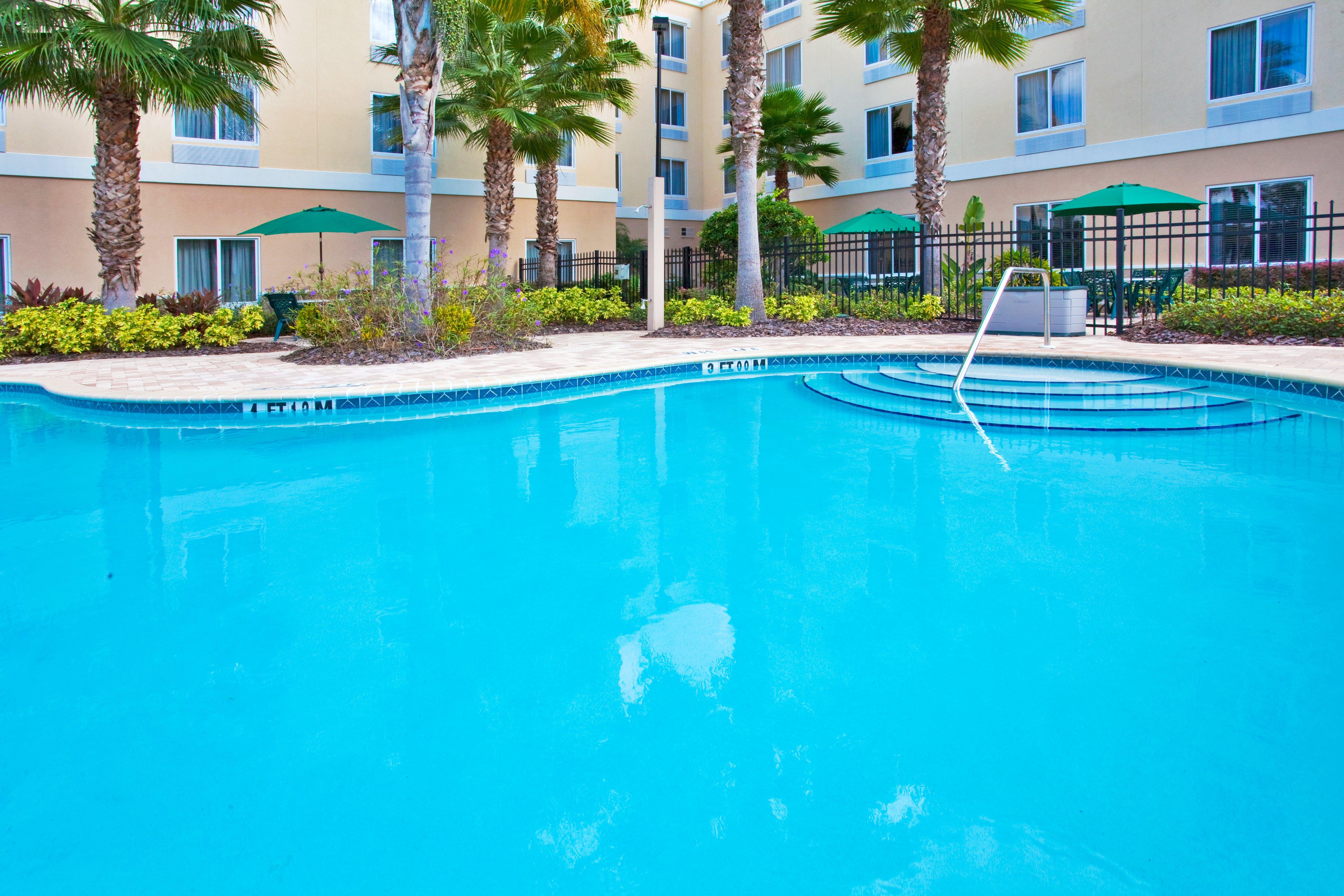 Holiday Inn Express And Suites Tampa I-75 At Bruce B. Downs By Ihg Екстериор снимка