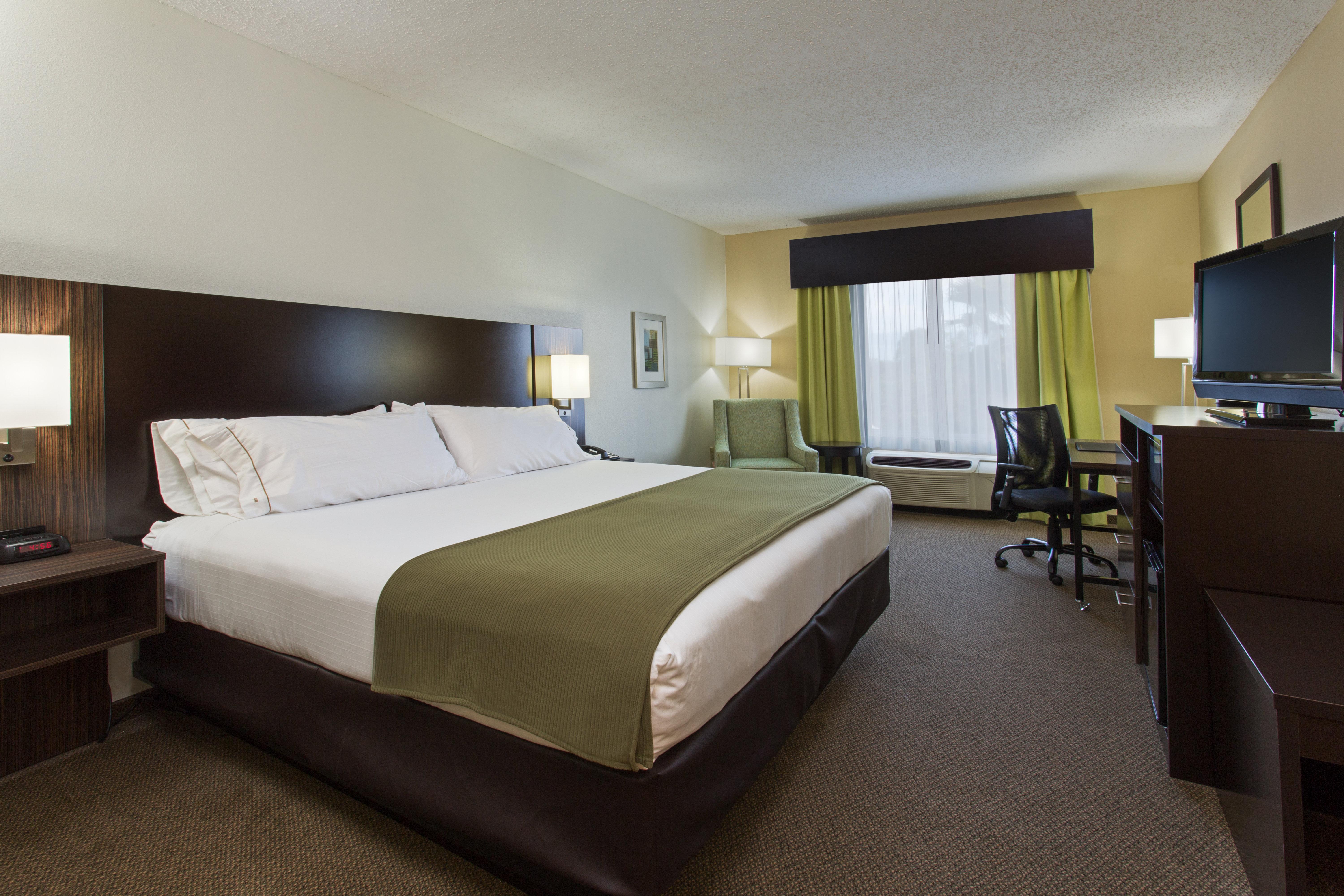Holiday Inn Express And Suites Tampa I-75 At Bruce B. Downs By Ihg Екстериор снимка