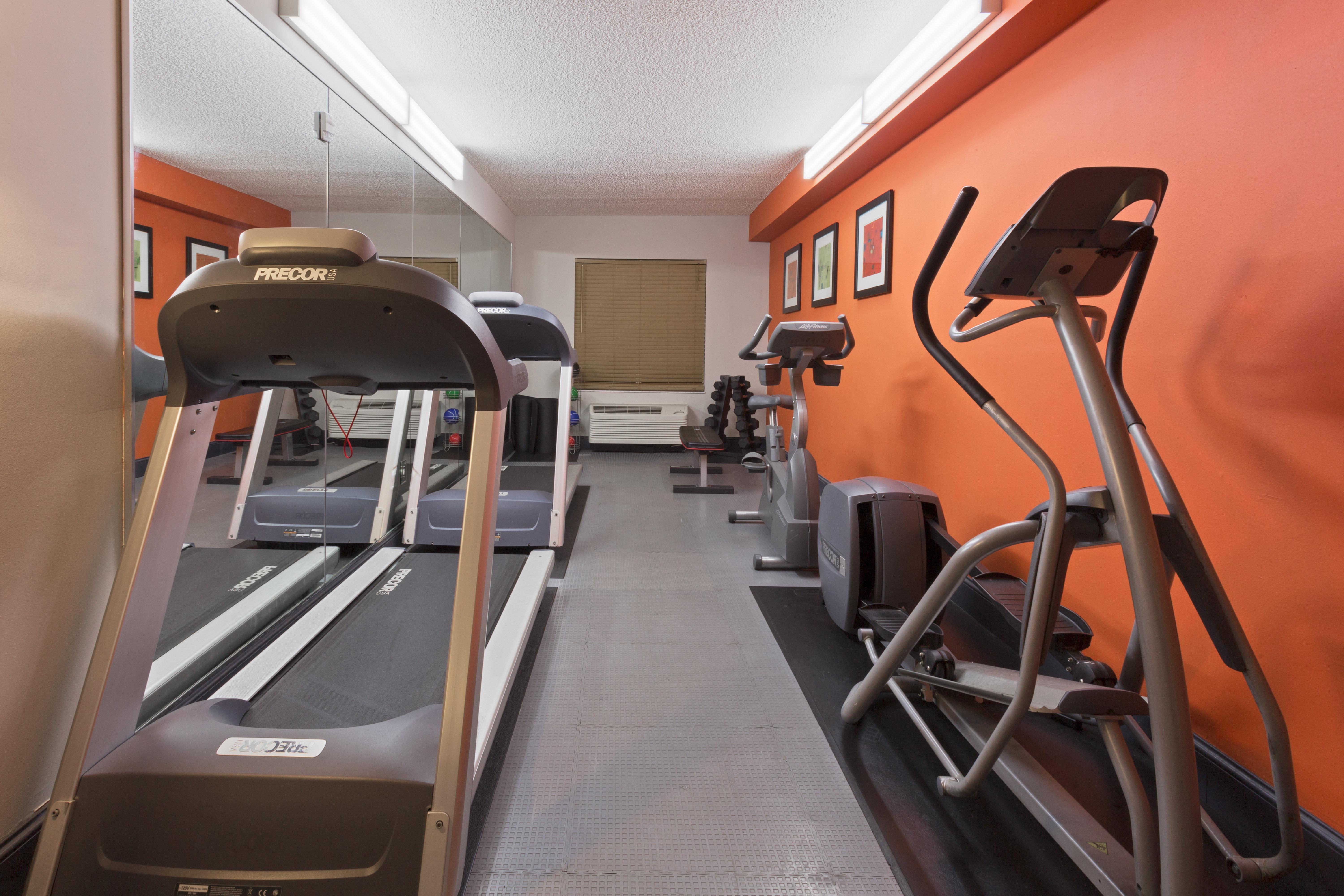 Holiday Inn Express And Suites Tampa I-75 At Bruce B. Downs By Ihg Екстериор снимка