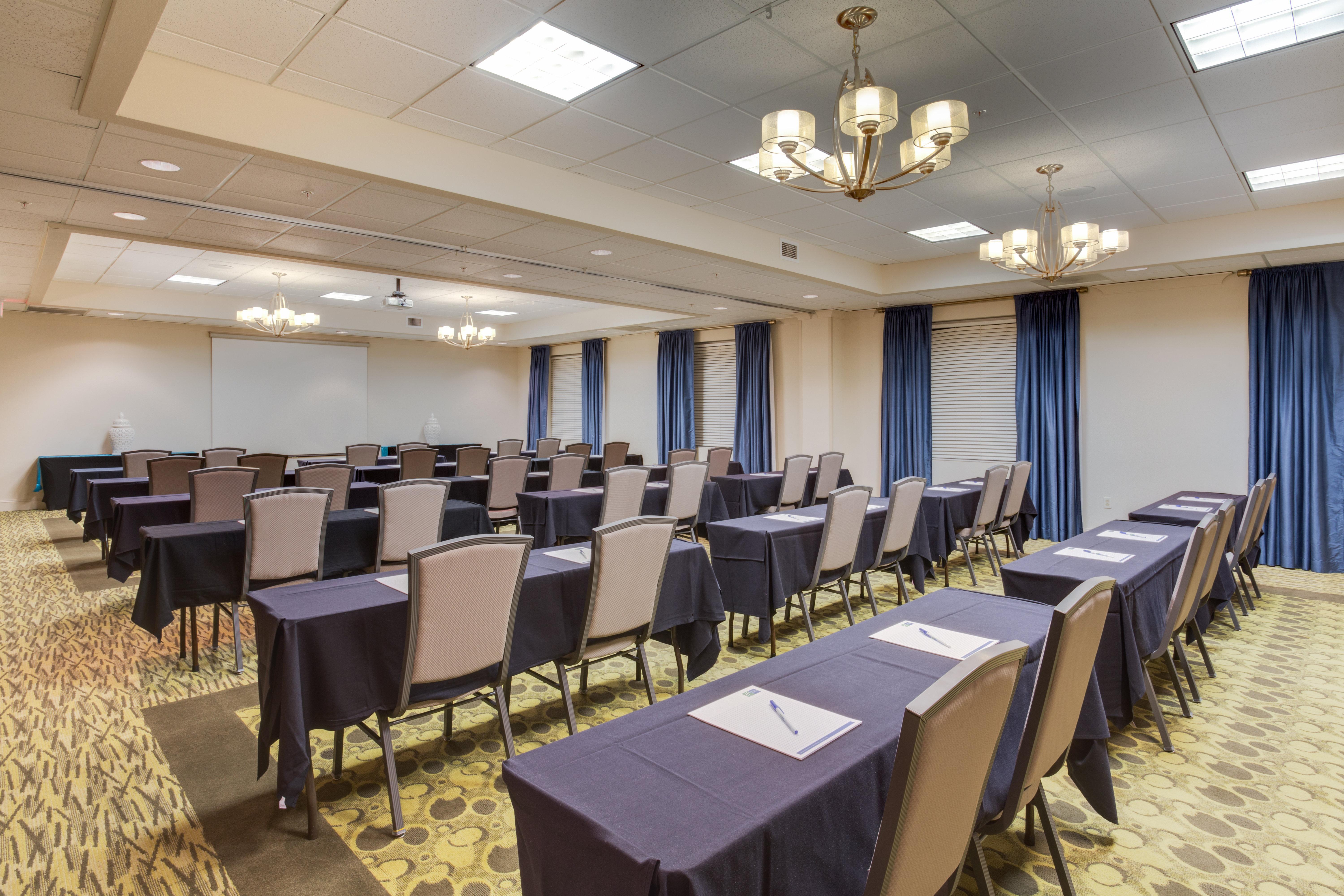 Holiday Inn Express And Suites Tampa I-75 At Bruce B. Downs By Ihg Екстериор снимка