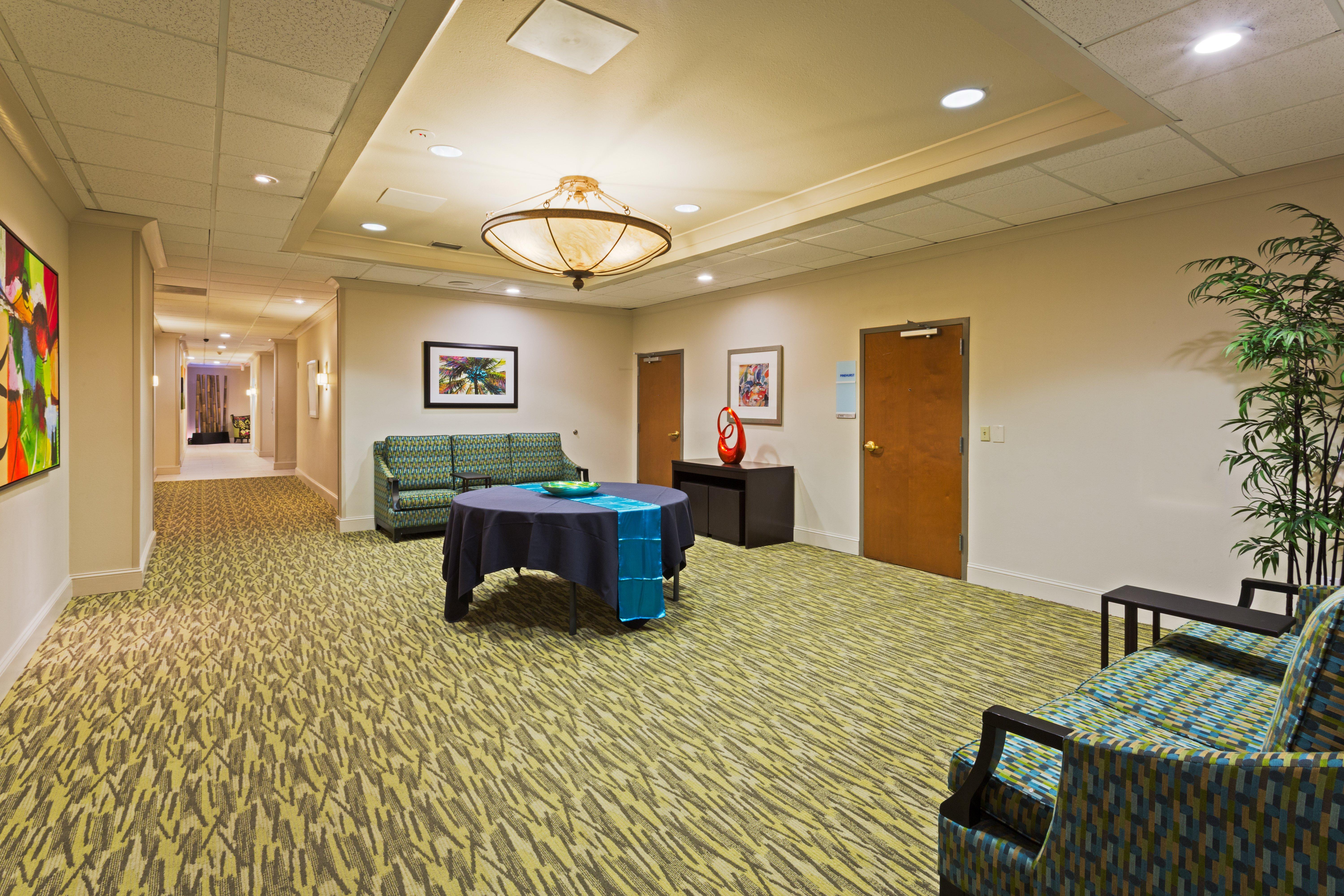 Holiday Inn Express And Suites Tampa I-75 At Bruce B. Downs By Ihg Екстериор снимка