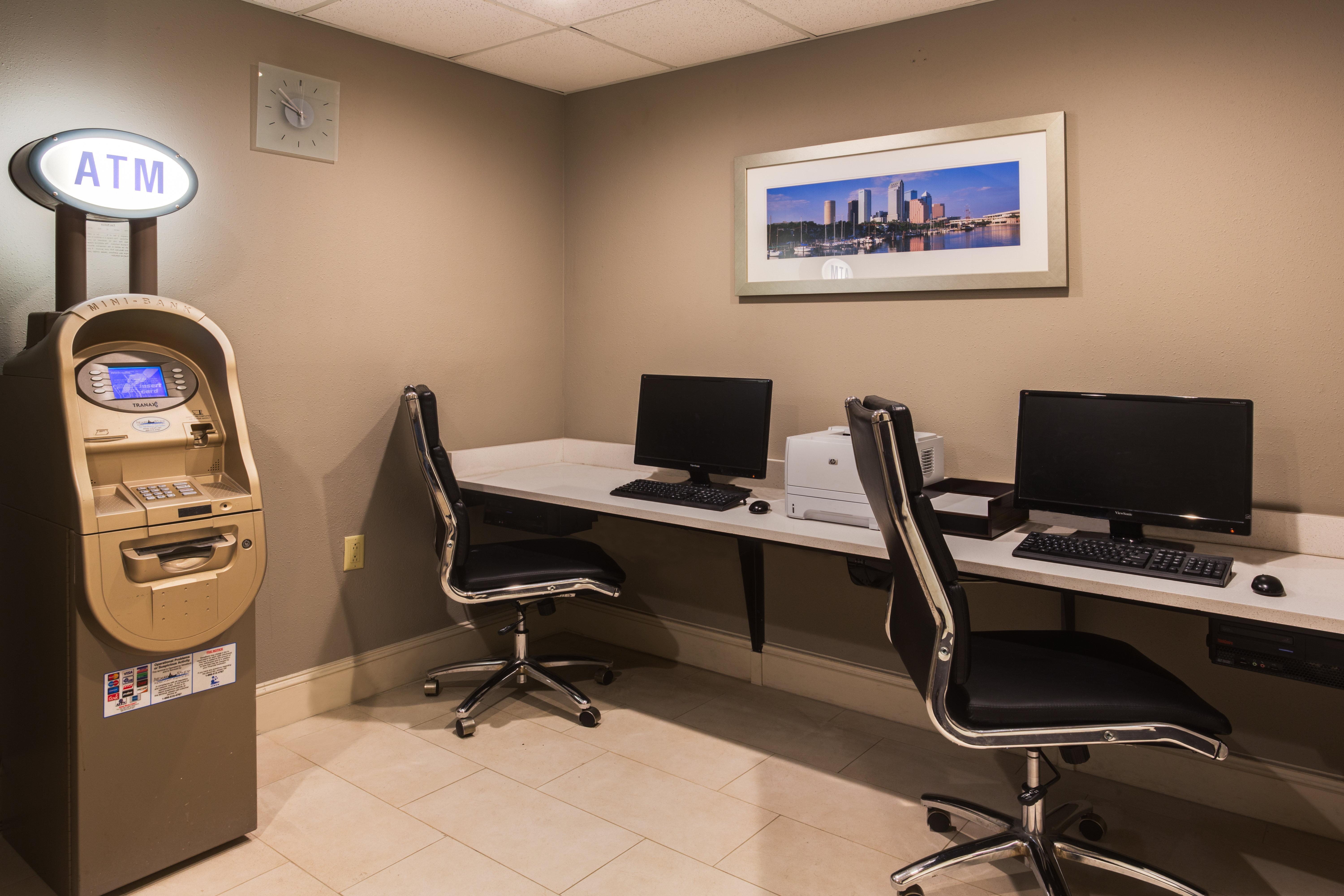 Holiday Inn Express And Suites Tampa I-75 At Bruce B. Downs By Ihg Екстериор снимка
